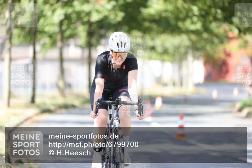 11.08.2024 - GEWOBA Citytriathlon Bremen H.Heesch http://msf.ph/oto/6799700 11.08.2024 11:57:33 Laufen  meine-sportfotos.de