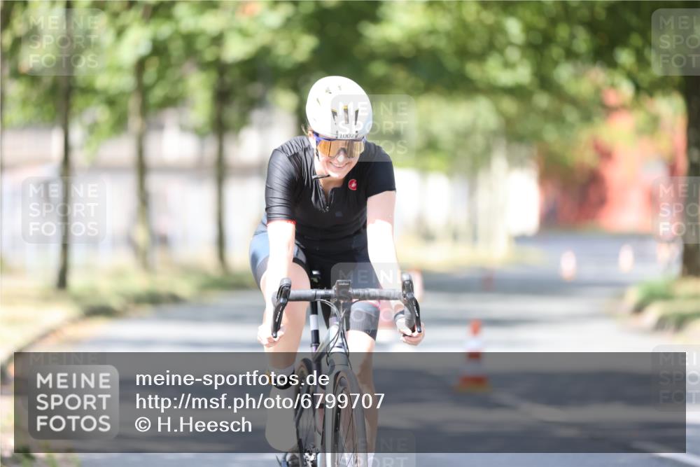 11.08.2024 - GEWOBA Citytriathlon Bremen H.Heesch http://msf.ph/oto/6799707 11.08.2024 11:57:33 Laufen  meine-sportfotos.de