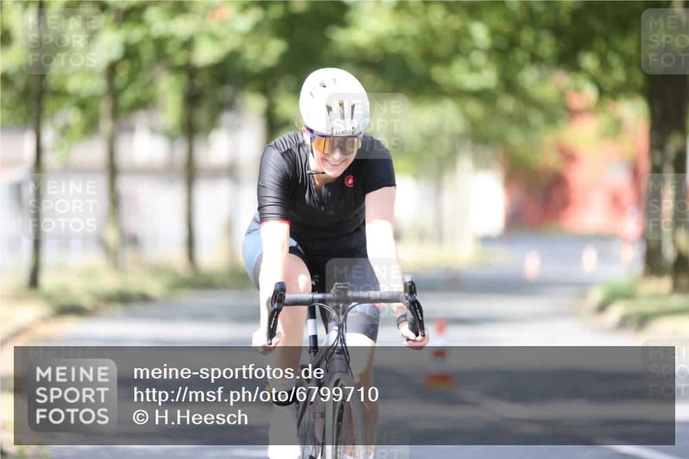11.08.2024 - GEWOBA Citytriathlon Bremen H.Heesch http://msf.ph/oto/6799710 11.08.2024 11:57:33 Laufen  meine-sportfotos.de