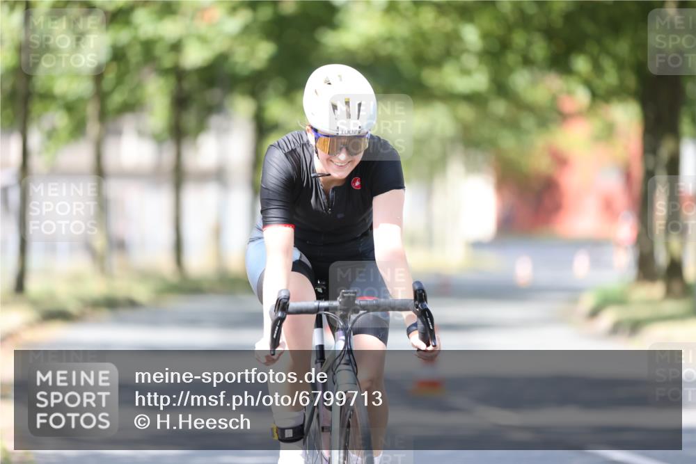 11.08.2024 - GEWOBA Citytriathlon Bremen H.Heesch http://msf.ph/oto/6799713 11.08.2024 11:57:33 Laufen  meine-sportfotos.de