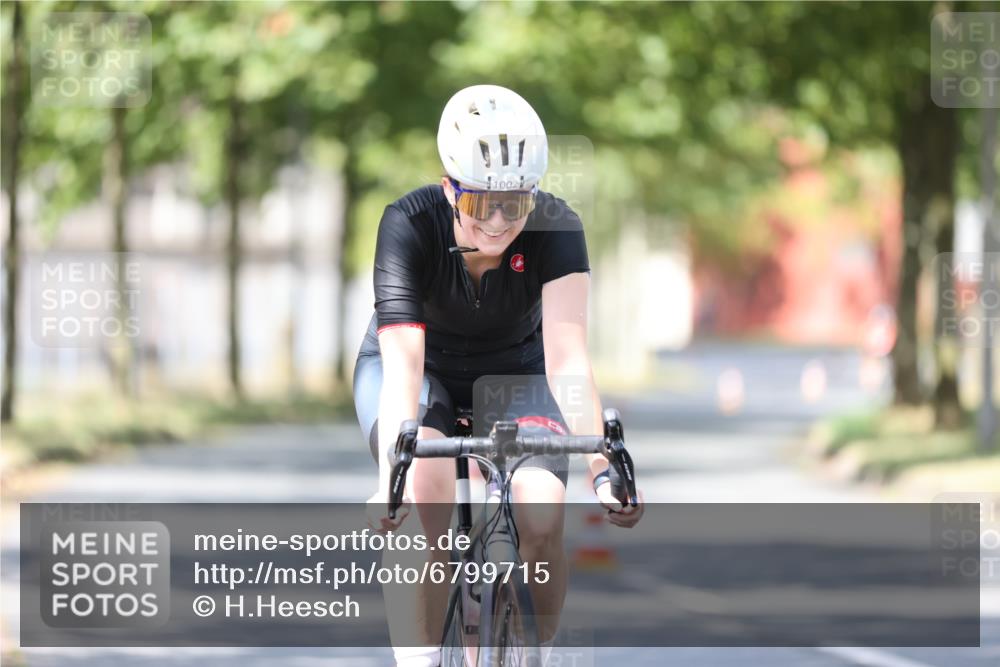 11.08.2024 - GEWOBA Citytriathlon Bremen H.Heesch http://msf.ph/oto/6799715 11.08.2024 11:57:33 Laufen  meine-sportfotos.de