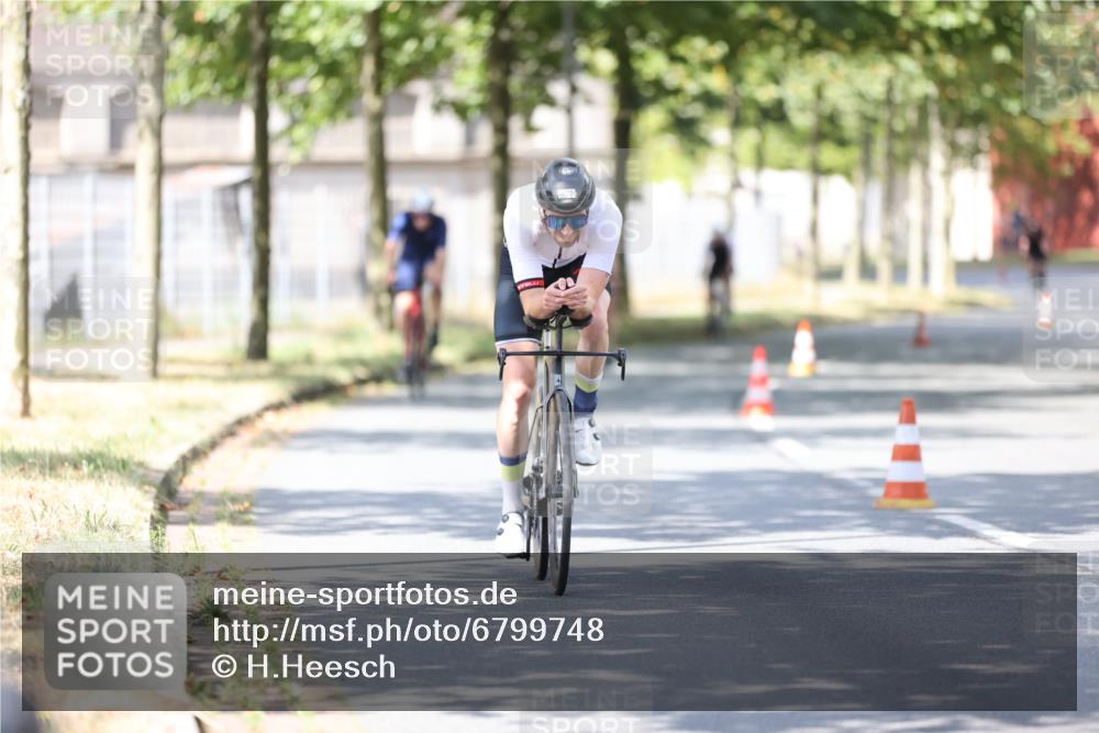 11.08.2024 - GEWOBA Citytriathlon Bremen H.Heesch http://msf.ph/oto/6799748 11.08.2024 11:57:46 Laufen  meine-sportfotos.de