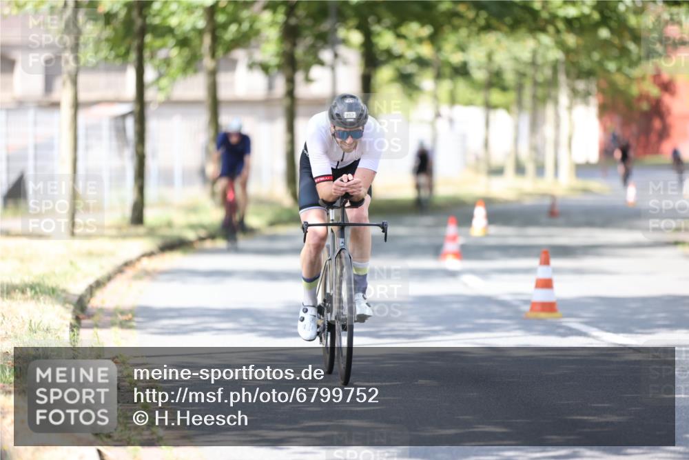 11.08.2024 - GEWOBA Citytriathlon Bremen H.Heesch http://msf.ph/oto/6799752 11.08.2024 11:57:46 Laufen  meine-sportfotos.de