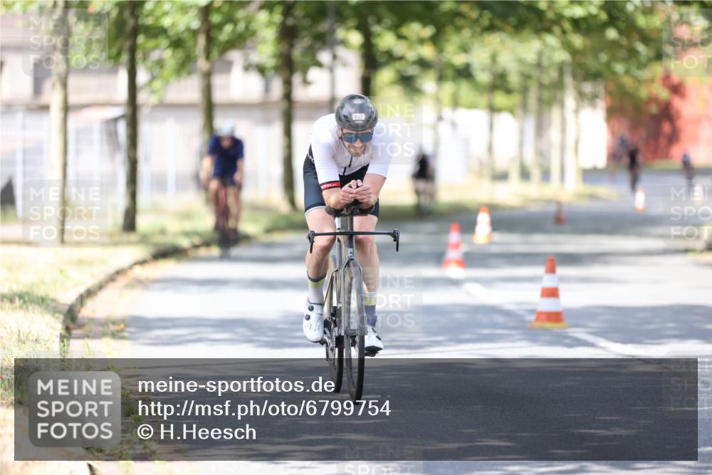 11.08.2024 - GEWOBA Citytriathlon Bremen H.Heesch http://msf.ph/oto/6799754 11.08.2024 11:57:46 Laufen  meine-sportfotos.de