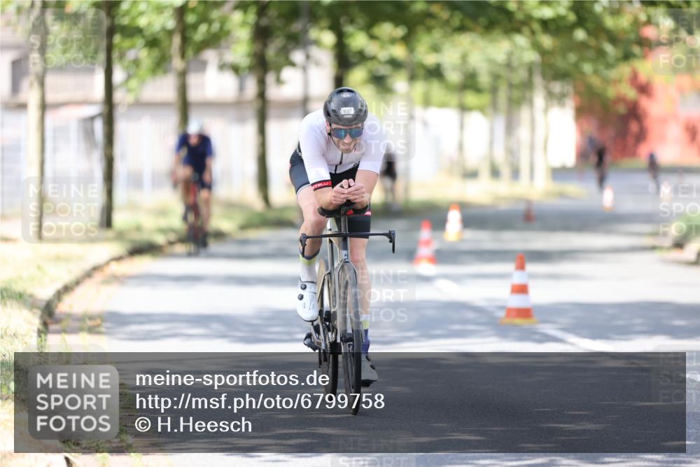 11.08.2024 - GEWOBA Citytriathlon Bremen H.Heesch http://msf.ph/oto/6799758 11.08.2024 11:57:46 Laufen  meine-sportfotos.de
