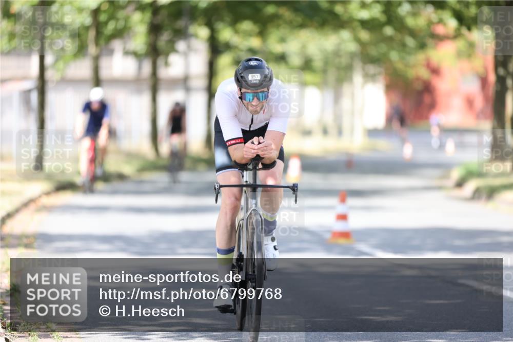 11.08.2024 - GEWOBA Citytriathlon Bremen H.Heesch http://msf.ph/oto/6799768 11.08.2024 11:57:46 Laufen  meine-sportfotos.de