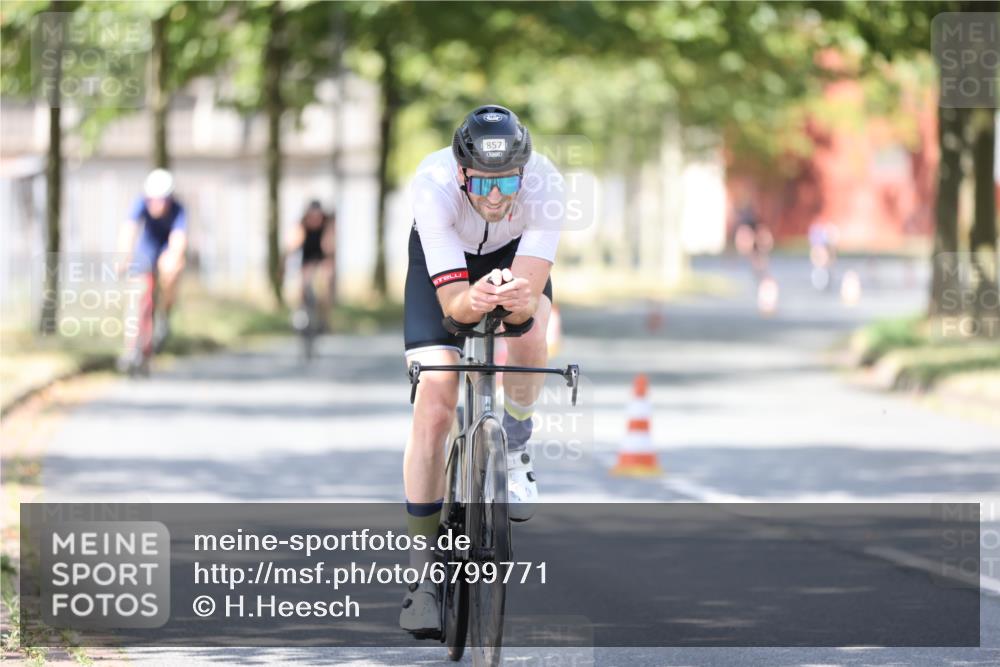 11.08.2024 - GEWOBA Citytriathlon Bremen H.Heesch http://msf.ph/oto/6799771 11.08.2024 11:57:46 Laufen  meine-sportfotos.de