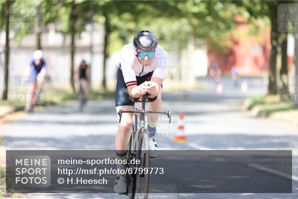 11.08.2024 - GEWOBA Citytriathlon Bremen H.Heesch http://msf.ph/oto/6799773 11.08.2024 11:57:46 Laufen  meine-sportfotos.de