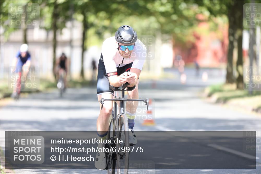 11.08.2024 - GEWOBA Citytriathlon Bremen H.Heesch http://msf.ph/oto/6799775 11.08.2024 11:57:46 Laufen  meine-sportfotos.de