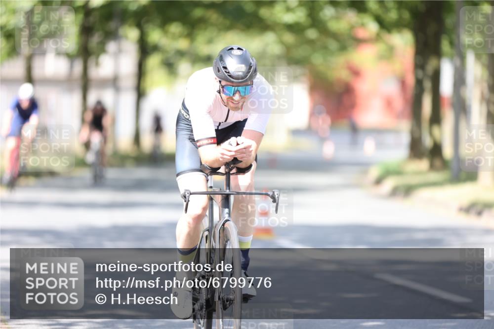 11.08.2024 - GEWOBA Citytriathlon Bremen H.Heesch http://msf.ph/oto/6799776 11.08.2024 11:57:46 Laufen  meine-sportfotos.de