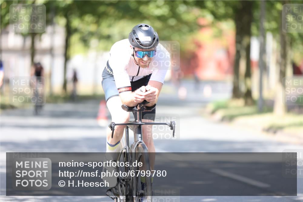11.08.2024 - GEWOBA Citytriathlon Bremen H.Heesch http://msf.ph/oto/6799780 11.08.2024 11:57:46 Laufen  meine-sportfotos.de