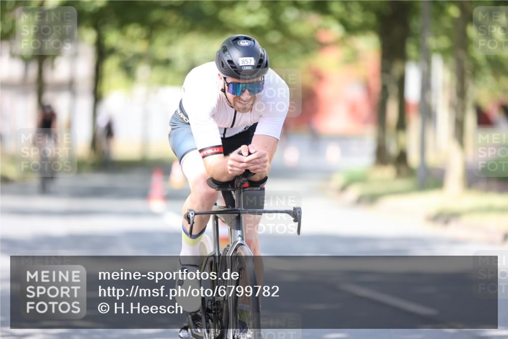 11.08.2024 - GEWOBA Citytriathlon Bremen H.Heesch http://msf.ph/oto/6799782 11.08.2024 11:57:46 Laufen  meine-sportfotos.de