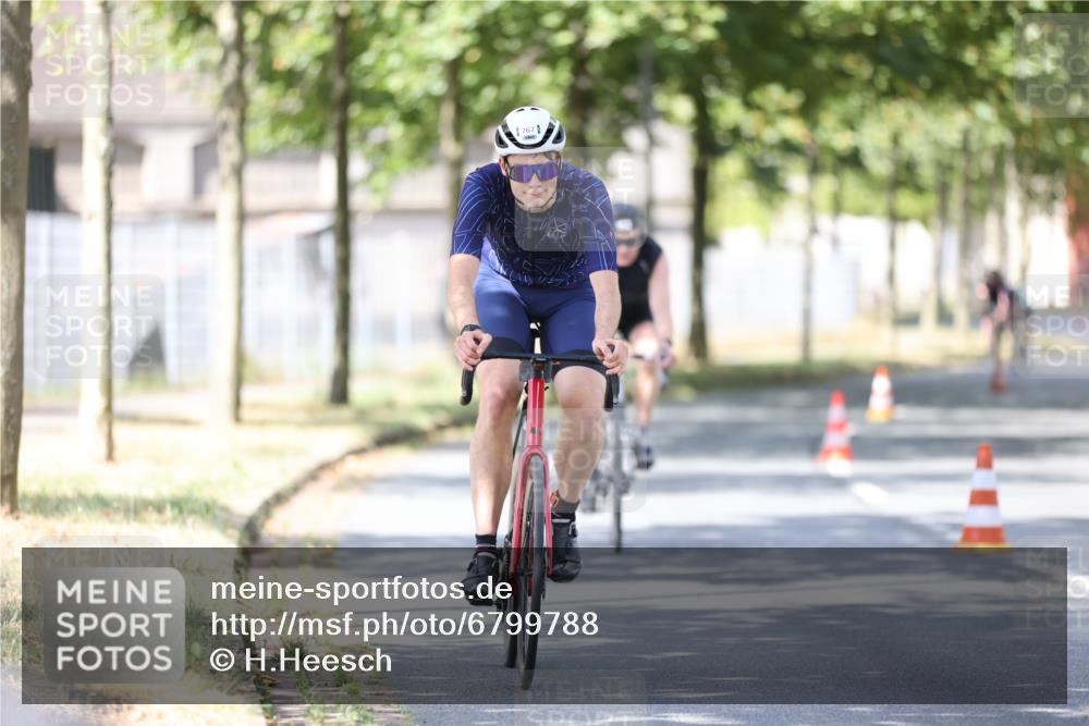 11.08.2024 - GEWOBA Citytriathlon Bremen H.Heesch http://msf.ph/oto/6799788 11.08.2024 11:57:49 Laufen  meine-sportfotos.de