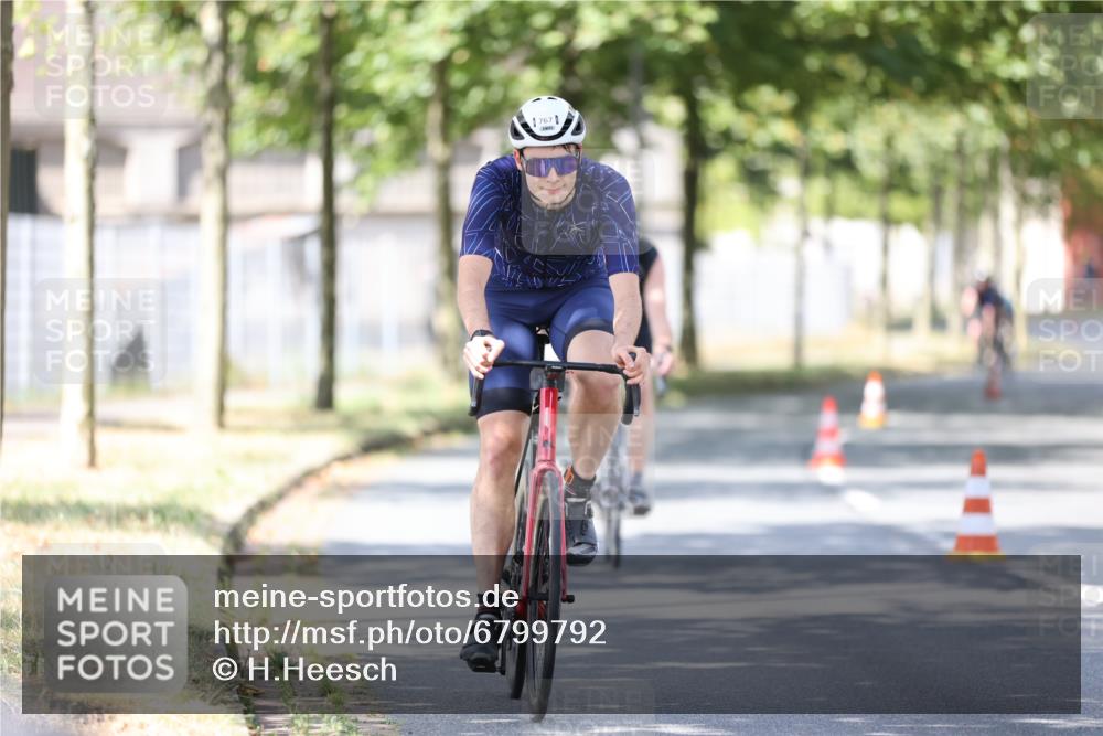 11.08.2024 - GEWOBA Citytriathlon Bremen H.Heesch http://msf.ph/oto/6799792 11.08.2024 11:57:49 Laufen  meine-sportfotos.de