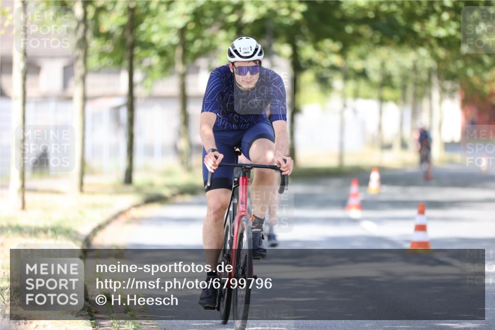 11.08.2024 - GEWOBA Citytriathlon Bremen H.Heesch http://msf.ph/oto/6799796 11.08.2024 11:57:49 Laufen  meine-sportfotos.de