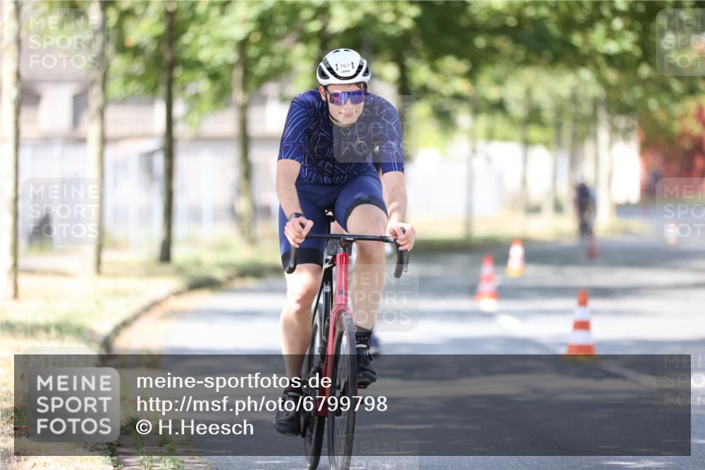 11.08.2024 - GEWOBA Citytriathlon Bremen H.Heesch http://msf.ph/oto/6799798 11.08.2024 11:57:49 Laufen  meine-sportfotos.de