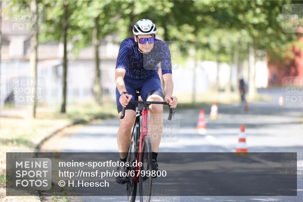 11.08.2024 - GEWOBA Citytriathlon Bremen H.Heesch http://msf.ph/oto/6799800 11.08.2024 11:57:49 Laufen  meine-sportfotos.de