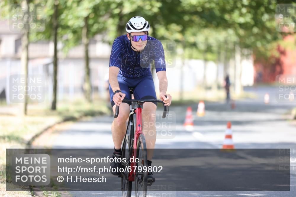 11.08.2024 - GEWOBA Citytriathlon Bremen H.Heesch http://msf.ph/oto/6799802 11.08.2024 11:57:49 Laufen  meine-sportfotos.de