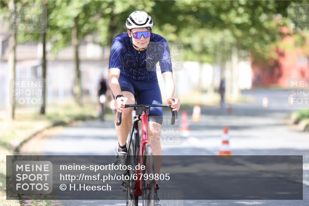 11.08.2024 - GEWOBA Citytriathlon Bremen H.Heesch http://msf.ph/oto/6799805 11.08.2024 11:57:49 Laufen  meine-sportfotos.de