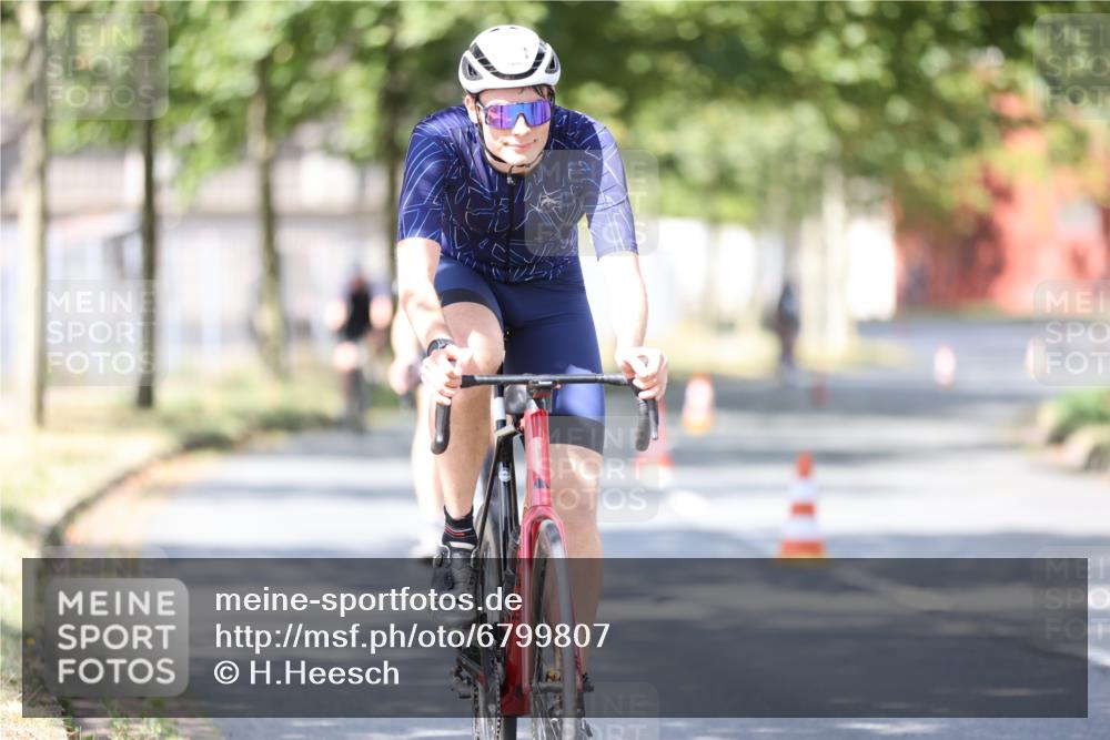 11.08.2024 - GEWOBA Citytriathlon Bremen H.Heesch http://msf.ph/oto/6799807 11.08.2024 11:57:49 Laufen  meine-sportfotos.de