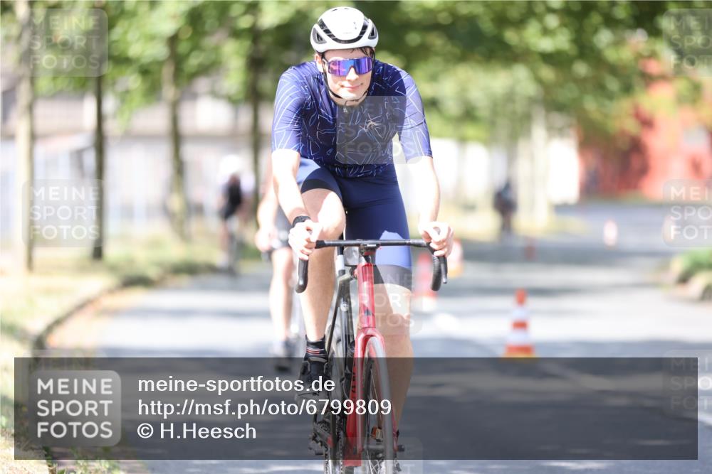 11.08.2024 - GEWOBA Citytriathlon Bremen H.Heesch http://msf.ph/oto/6799809 11.08.2024 11:57:49 Laufen  meine-sportfotos.de