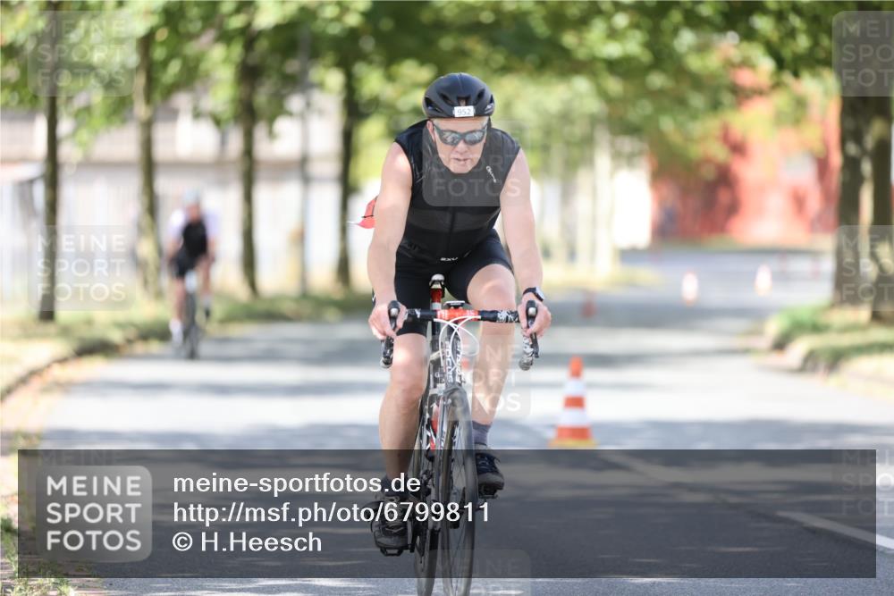 11.08.2024 - GEWOBA Citytriathlon Bremen H.Heesch http://msf.ph/oto/6799811 11.08.2024 11:57:50 Laufen  meine-sportfotos.de