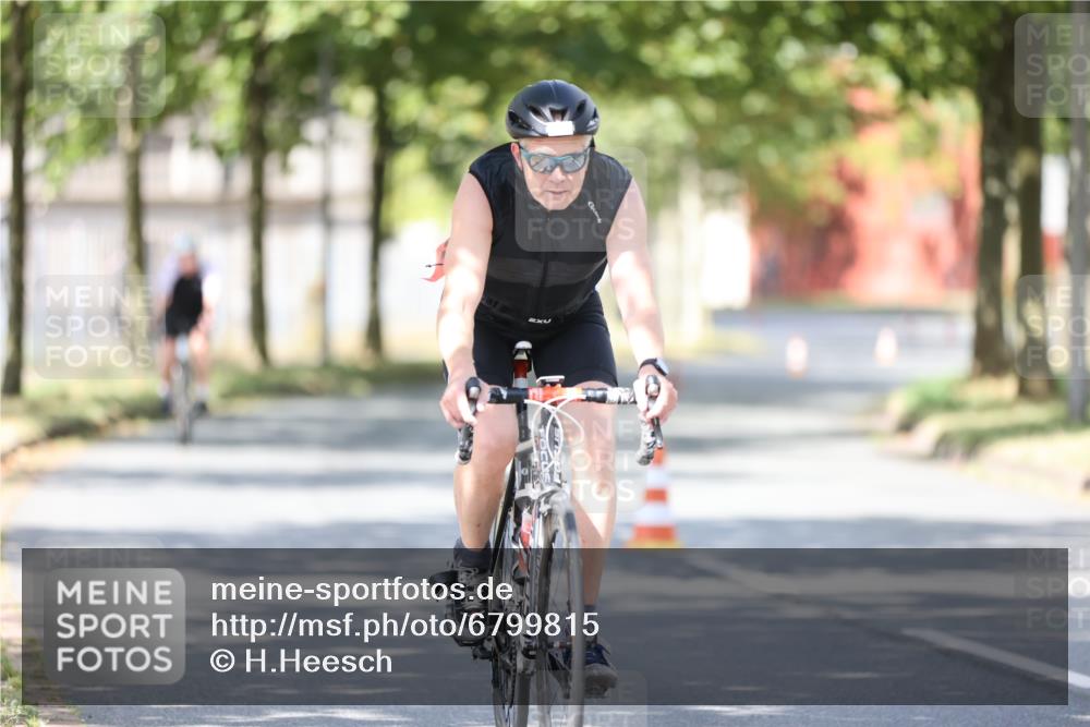 11.08.2024 - GEWOBA Citytriathlon Bremen H.Heesch http://msf.ph/oto/6799815 11.08.2024 11:57:50 Laufen  meine-sportfotos.de
