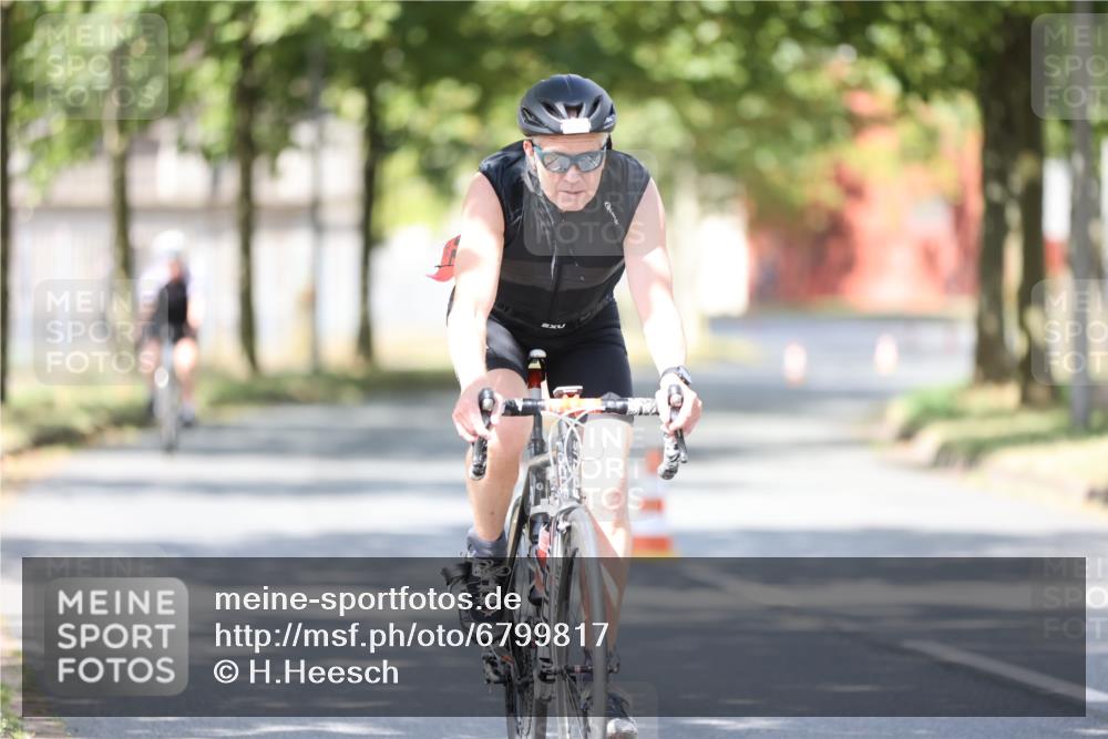 11.08.2024 - GEWOBA Citytriathlon Bremen H.Heesch http://msf.ph/oto/6799817 11.08.2024 11:57:50 Laufen  meine-sportfotos.de