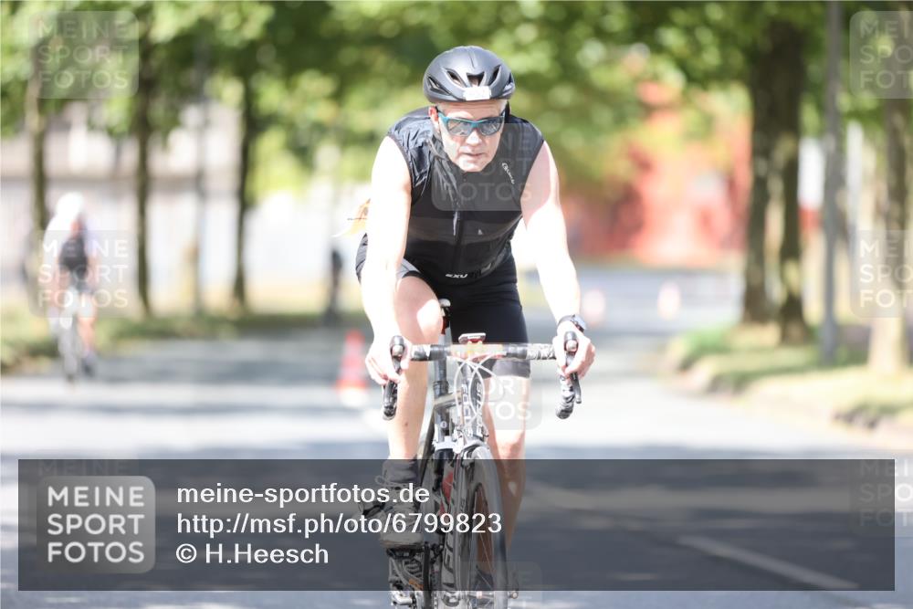 11.08.2024 - GEWOBA Citytriathlon Bremen H.Heesch http://msf.ph/oto/6799823 11.08.2024 11:57:51 Laufen  meine-sportfotos.de