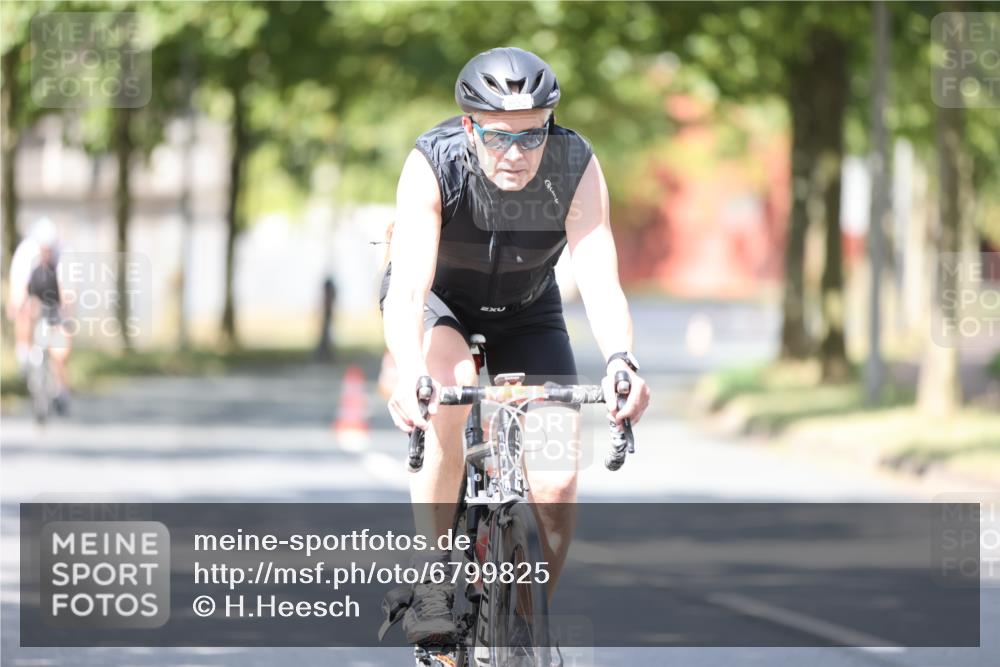 11.08.2024 - GEWOBA Citytriathlon Bremen H.Heesch http://msf.ph/oto/6799825 11.08.2024 11:57:51 Laufen  meine-sportfotos.de