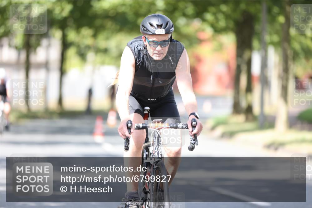 11.08.2024 - GEWOBA Citytriathlon Bremen H.Heesch http://msf.ph/oto/6799827 11.08.2024 11:57:51 Laufen  meine-sportfotos.de