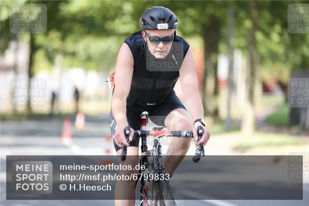 11.08.2024 - GEWOBA Citytriathlon Bremen H.Heesch http://msf.ph/oto/6799833 11.08.2024 11:57:51 Laufen  meine-sportfotos.de