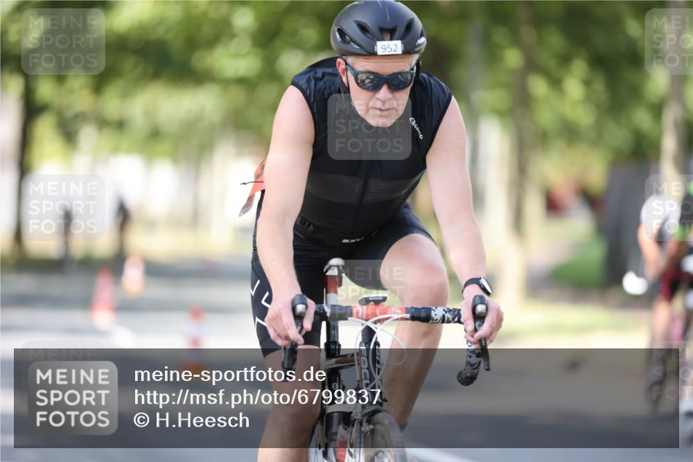 11.08.2024 - GEWOBA Citytriathlon Bremen H.Heesch http://msf.ph/oto/6799837 11.08.2024 11:57:51 Laufen  meine-sportfotos.de