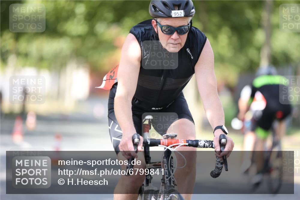 11.08.2024 - GEWOBA Citytriathlon Bremen H.Heesch http://msf.ph/oto/6799841 11.08.2024 11:57:51 Laufen  meine-sportfotos.de