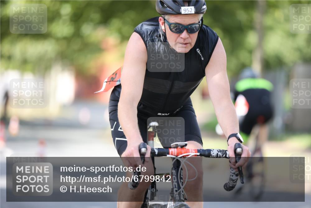 11.08.2024 - GEWOBA Citytriathlon Bremen H.Heesch http://msf.ph/oto/6799842 11.08.2024 11:57:51 Laufen  meine-sportfotos.de