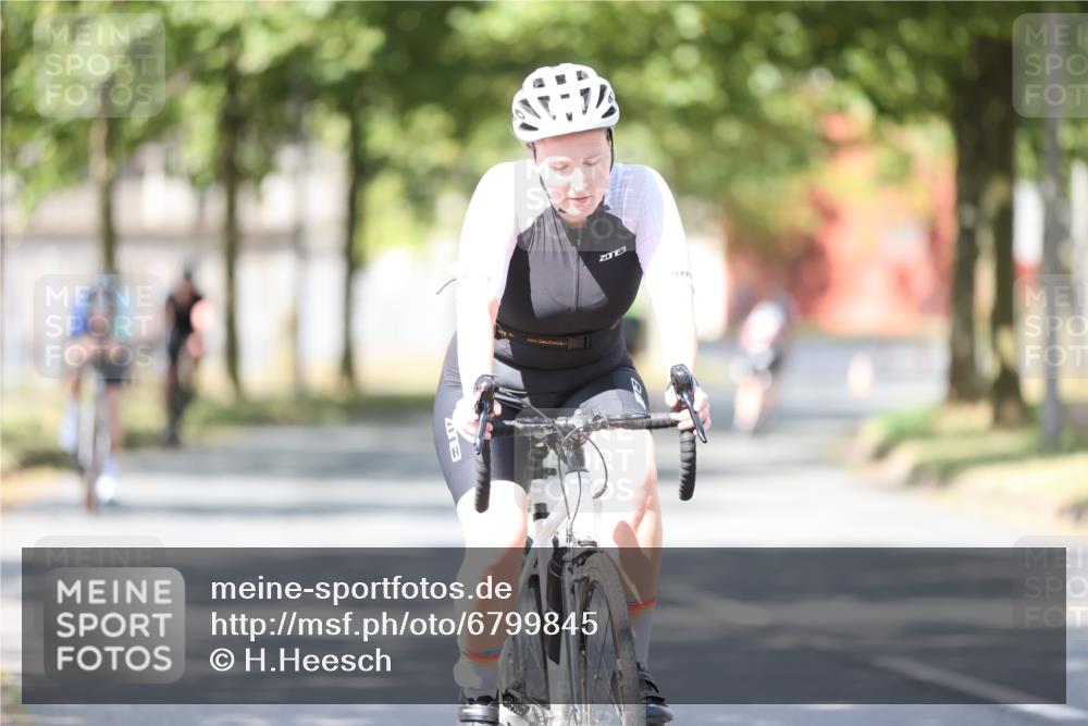 11.08.2024 - GEWOBA Citytriathlon Bremen H.Heesch http://msf.ph/oto/6799845 11.08.2024 11:57:55 Laufen  meine-sportfotos.de