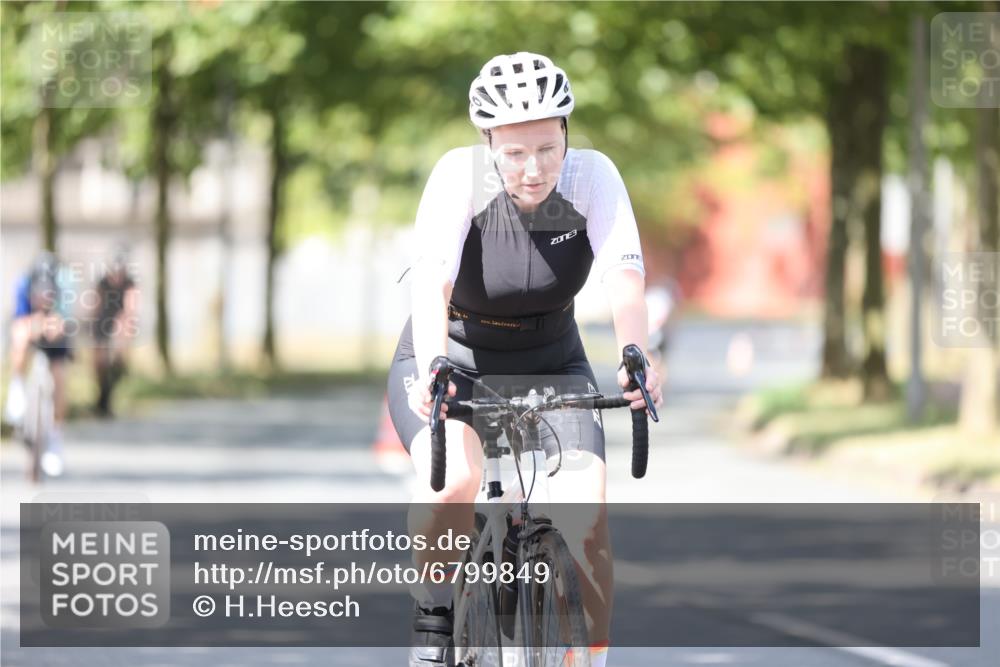 11.08.2024 - GEWOBA Citytriathlon Bremen H.Heesch http://msf.ph/oto/6799849 11.08.2024 11:57:55 Laufen  meine-sportfotos.de