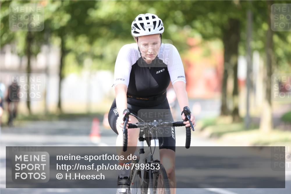 11.08.2024 - GEWOBA Citytriathlon Bremen H.Heesch http://msf.ph/oto/6799853 11.08.2024 11:57:55 Laufen  meine-sportfotos.de