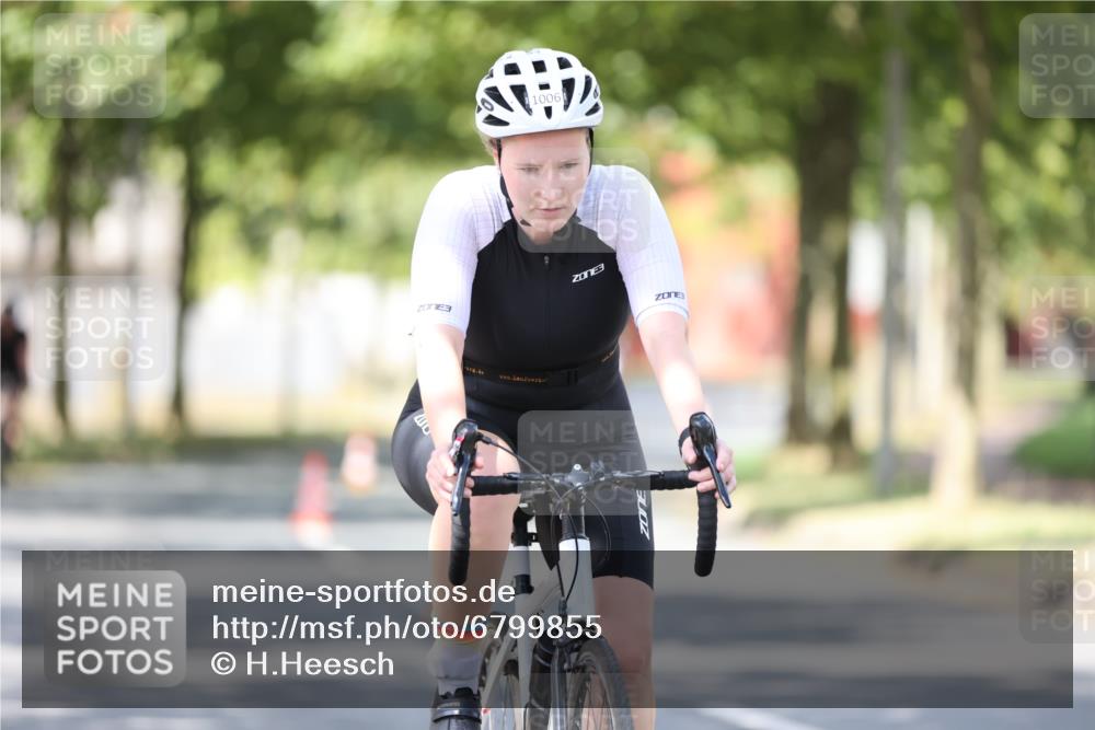 11.08.2024 - GEWOBA Citytriathlon Bremen H.Heesch http://msf.ph/oto/6799855 11.08.2024 11:57:55 Laufen  meine-sportfotos.de