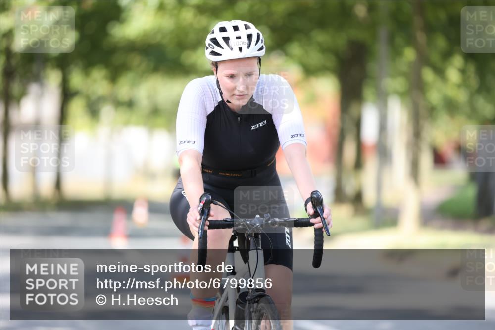 11.08.2024 - GEWOBA Citytriathlon Bremen H.Heesch http://msf.ph/oto/6799856 11.08.2024 11:57:55 Laufen  meine-sportfotos.de