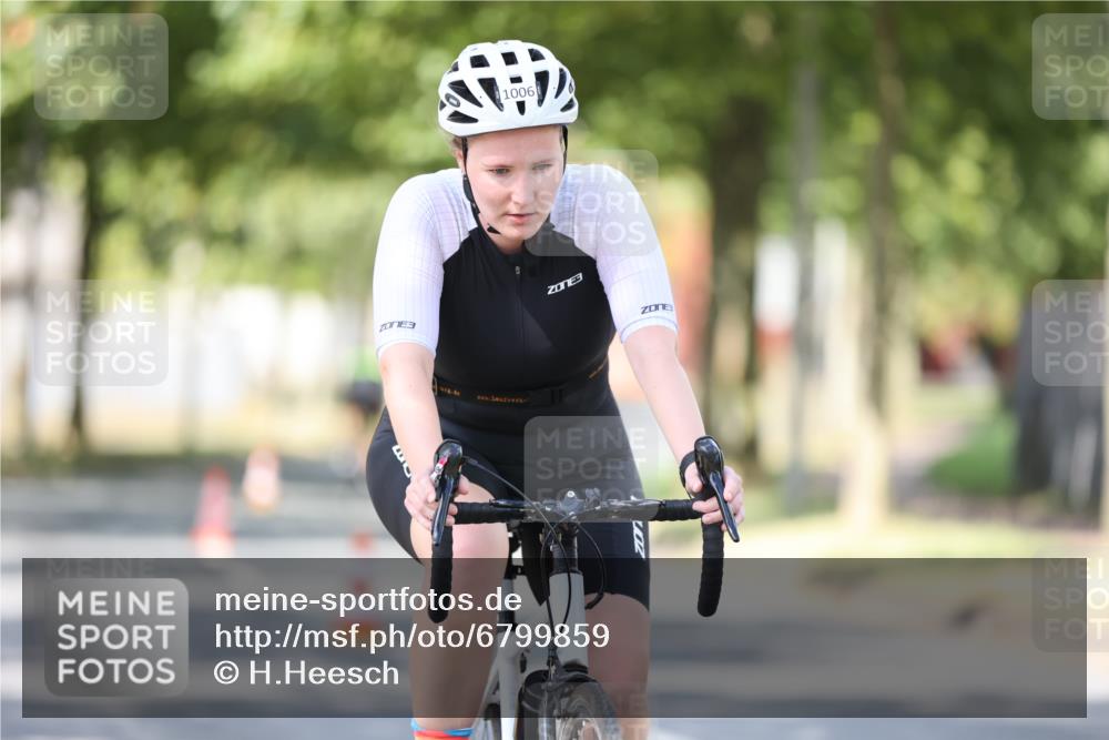 11.08.2024 - GEWOBA Citytriathlon Bremen H.Heesch http://msf.ph/oto/6799859 11.08.2024 11:57:55 Laufen  meine-sportfotos.de