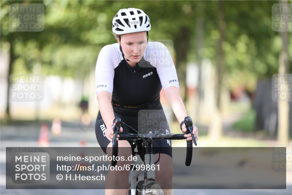 11.08.2024 - GEWOBA Citytriathlon Bremen H.Heesch http://msf.ph/oto/6799861 11.08.2024 11:57:55 Laufen  meine-sportfotos.de