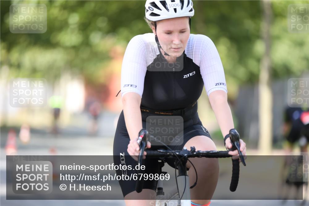 11.08.2024 - GEWOBA Citytriathlon Bremen H.Heesch http://msf.ph/oto/6799869 11.08.2024 11:57:56 Laufen  meine-sportfotos.de