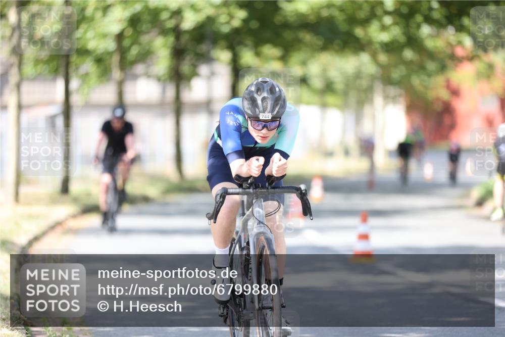 11.08.2024 - GEWOBA Citytriathlon Bremen H.Heesch http://msf.ph/oto/6799880 11.08.2024 11:57:57 Laufen  meine-sportfotos.de