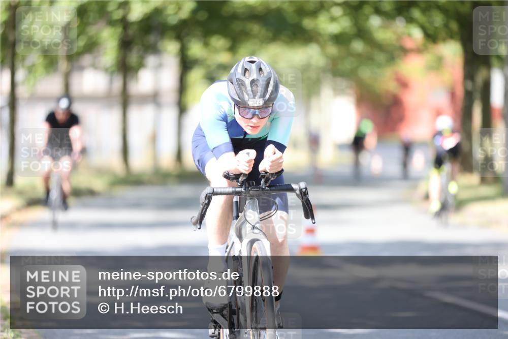 11.08.2024 - GEWOBA Citytriathlon Bremen H.Heesch http://msf.ph/oto/6799888 11.08.2024 11:57:57 Laufen  meine-sportfotos.de