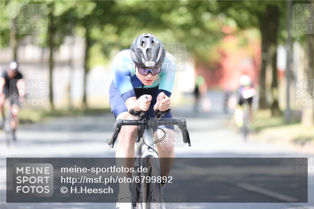 11.08.2024 - GEWOBA Citytriathlon Bremen H.Heesch http://msf.ph/oto/6799892 11.08.2024 11:57:58 Laufen  meine-sportfotos.de