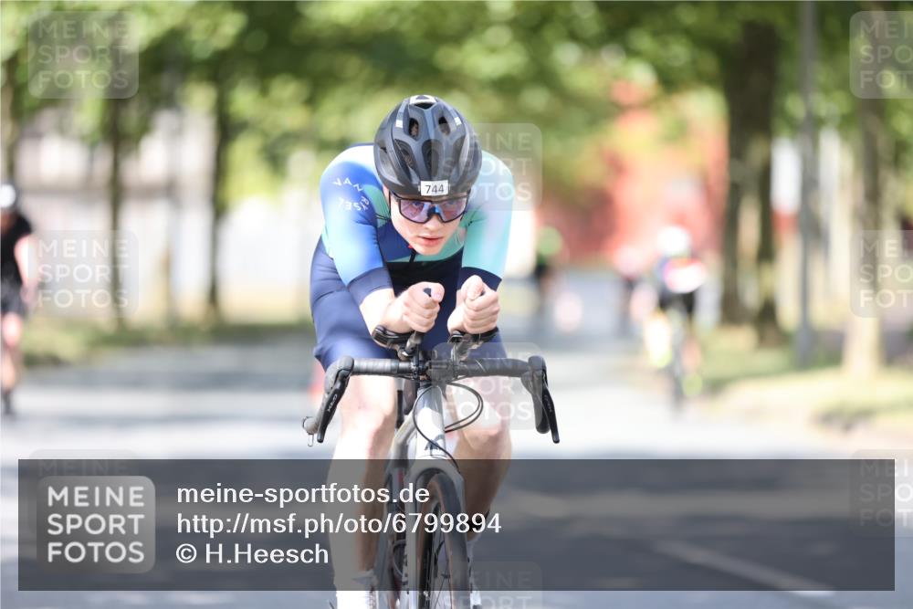 11.08.2024 - GEWOBA Citytriathlon Bremen H.Heesch http://msf.ph/oto/6799894 11.08.2024 11:57:58 Laufen  meine-sportfotos.de