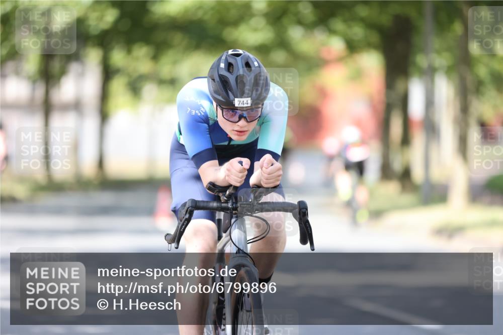 11.08.2024 - GEWOBA Citytriathlon Bremen H.Heesch http://msf.ph/oto/6799896 11.08.2024 11:57:58 Laufen  meine-sportfotos.de