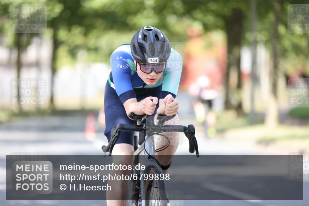 11.08.2024 - GEWOBA Citytriathlon Bremen H.Heesch http://msf.ph/oto/6799898 11.08.2024 11:57:58 Laufen  meine-sportfotos.de
