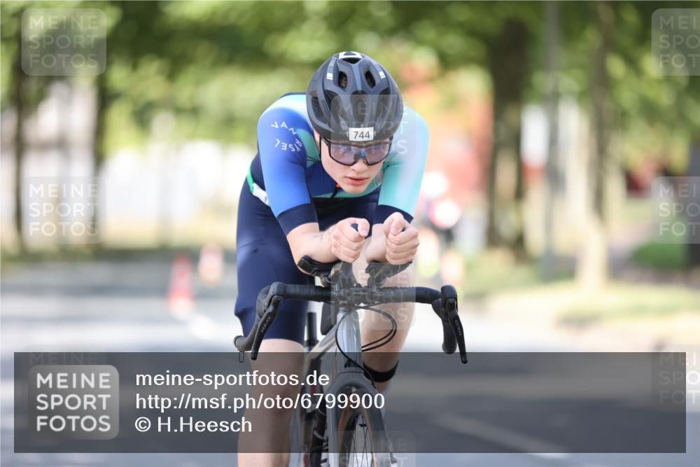 11.08.2024 - GEWOBA Citytriathlon Bremen H.Heesch http://msf.ph/oto/6799900 11.08.2024 11:57:58 Laufen  meine-sportfotos.de
